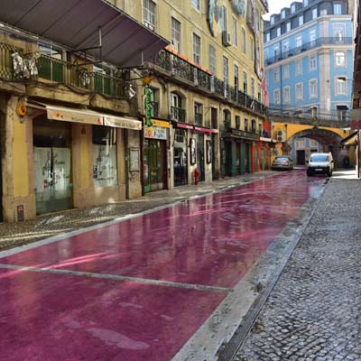 Różowa Ulica po porannym prysznicu