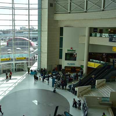 arrivals hall lisbon airport