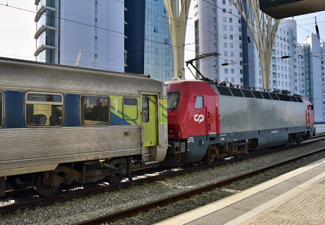 El tren Intercidade a Oporto.