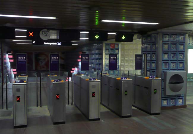 Lisbon metro barrier