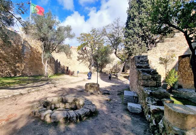 Lisbon castle 1940s restoration