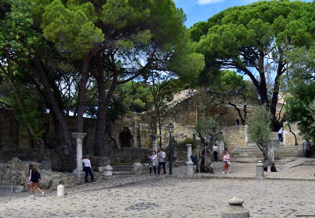 Les jardins des ruines du Paço da Alcáçova