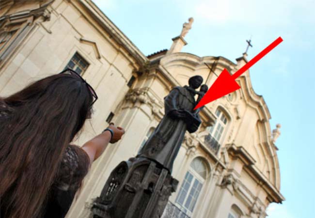 Santo António coin tradition