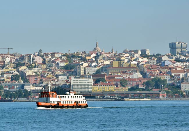 ferry to Cacilhas