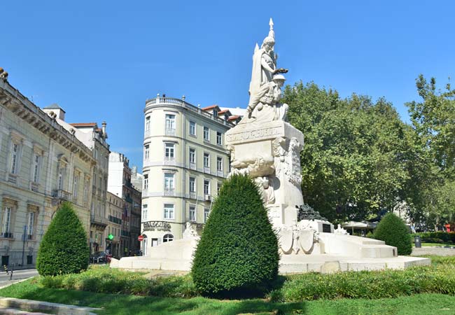 El monumento conmemorativo de la Primera Guerra Mundial en el centro de la Avenida da Liberdade