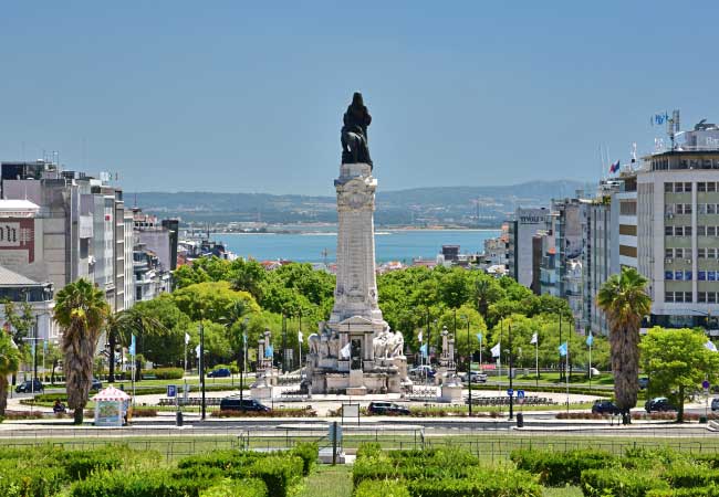 LISBOA art installation at the Miradouro do Parque Eduardo