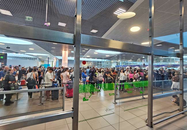 Controlli di immigrazione all'aeroporto di Lisbona