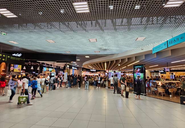 lisbon airport doof court departures