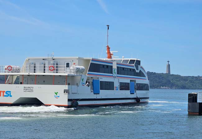 The ferry to Cacilhas