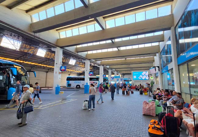 Sete Rios est une gare routière très fréquentée.