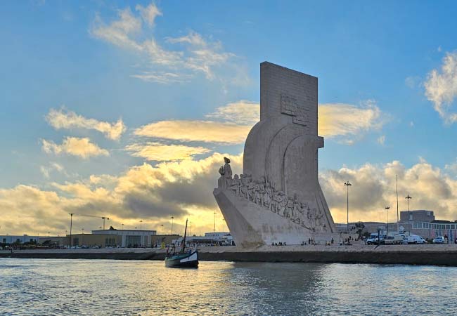 sunset boat tour lisbon