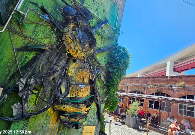 Bordalo II Bee