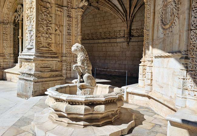 Mosteiro dos Jeronimos lion fountain