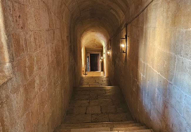 Mosteiro dos Jeronimos stairs 