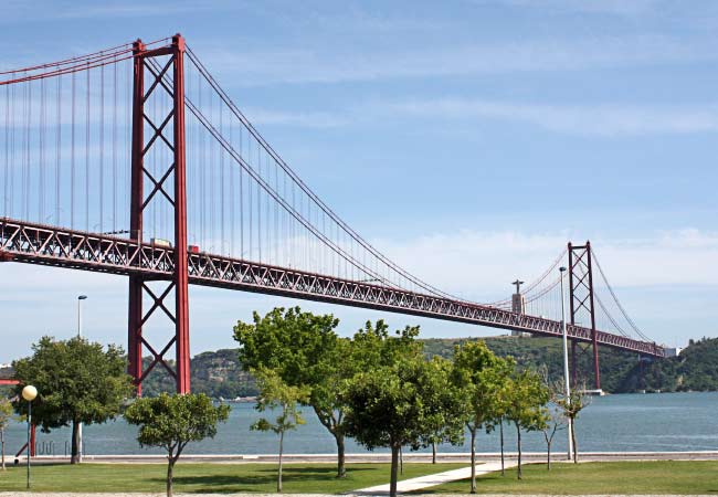 Ponte 25 de Abril