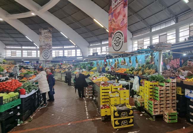 Mercado de Benfica frutas y verduras frescas
