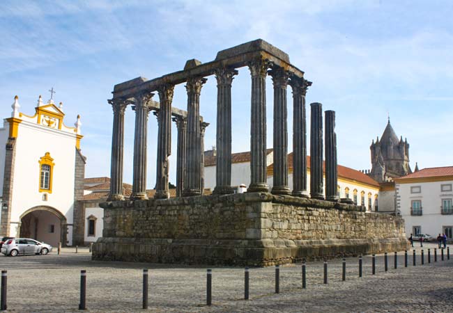 evora Le temple romain