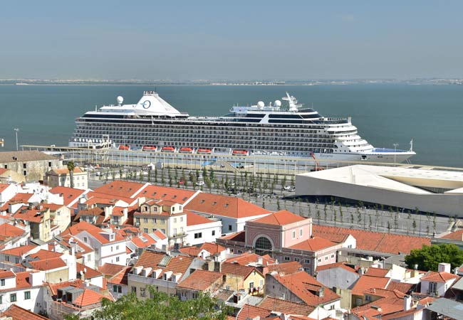 cruise ship dock lisbon