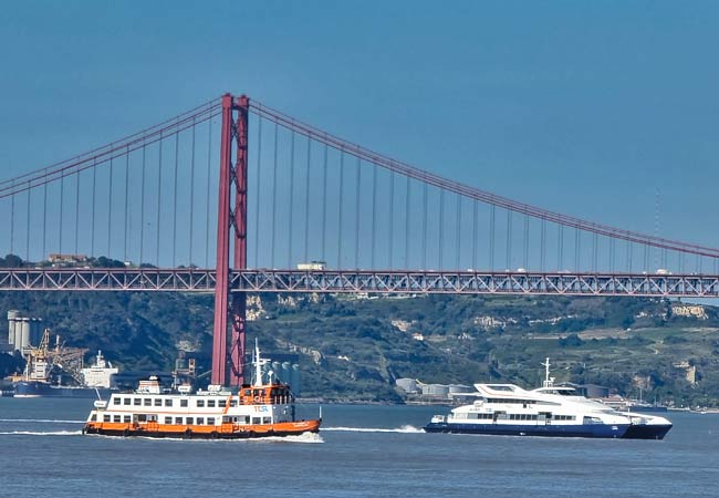 La traversée en ferry vers Cacilhas