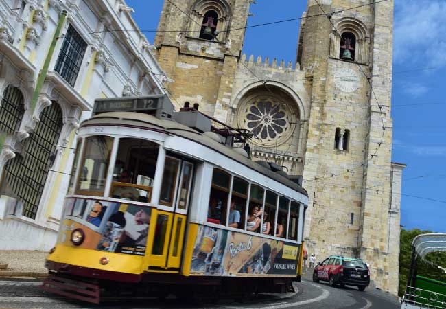 tram 28 cathédrale Sé Lisbonne
