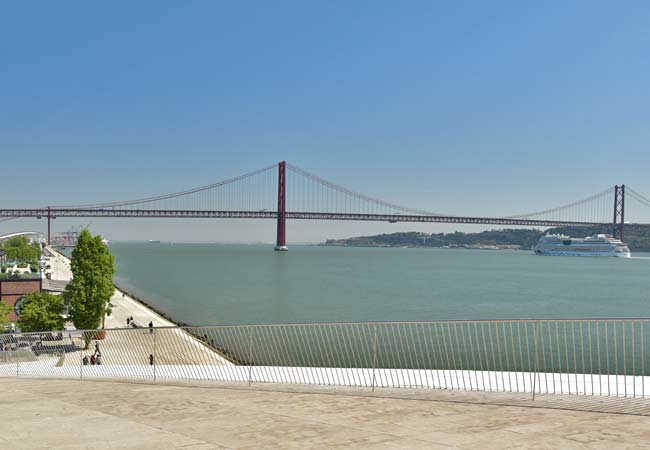 Vistas del Ponte 25 de Abril desde el mirador del MAAT