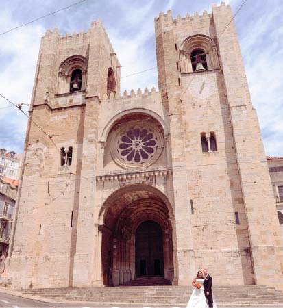 Phil Giddings and Carla on their wedding day at Sé Cathedral in Lisbon