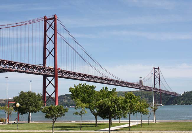 Lisbona ponte in sospensione vicino