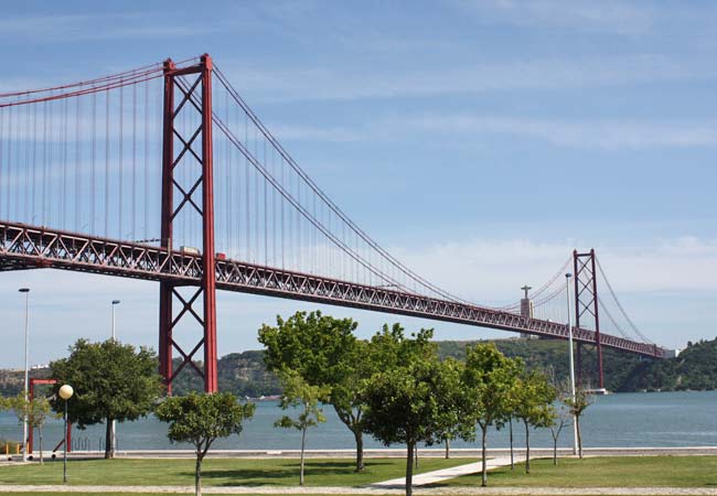 Jardim Docas da Ponte Alcântara lisbon