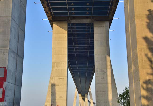 Ponte Vasco da Gama bridge lisbon